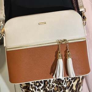 Lovevook Two-Tone Tassel Crossbody Bag